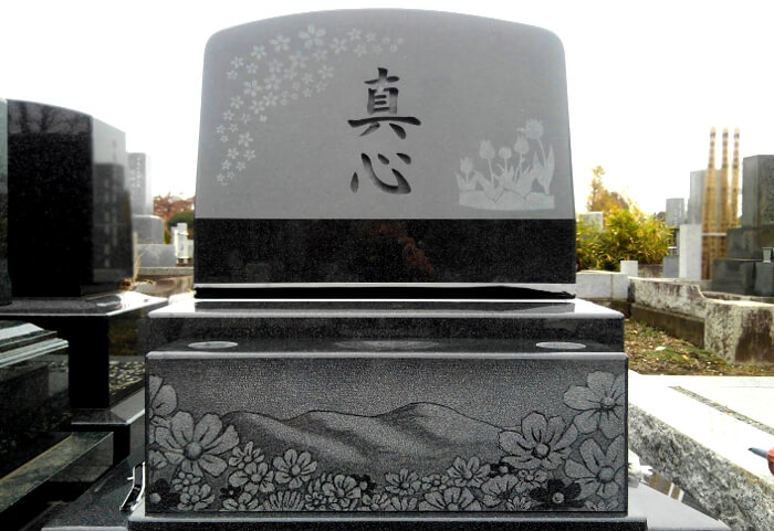 桜の彫刻が印象的な洋型墓石が完成しました 都立多磨霊園にて 東京都全域 お墓の彫刻 納骨 建立なら石誠メモリアルサポート